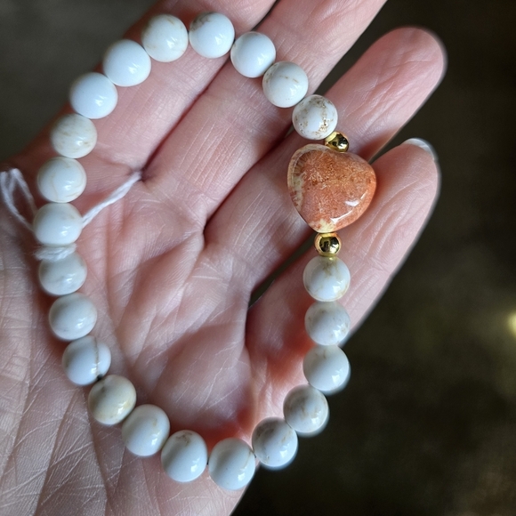 8mm Magnesite With Coral Jade Heart - Picture 3 of 6